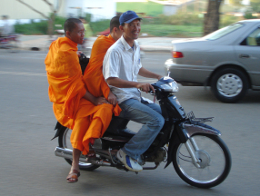 柬埔寨巴士，TUKTUK车，出租车，三轮车等交通方式详细介绍
