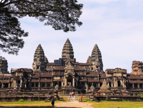柬埔寨旅游必须体验的几个项目，吴哥遗址，金边湖，金边王宫等详细介绍
