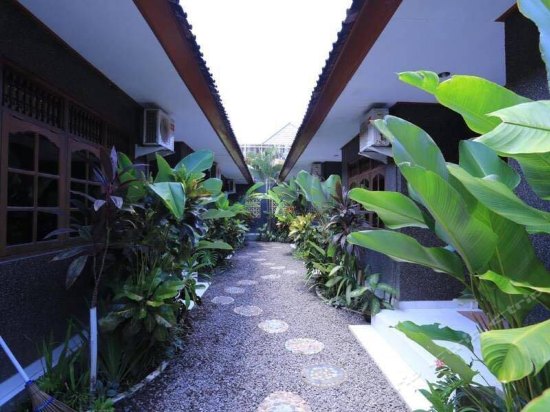 巴厘岛水明漾红门德维西塔酒店
