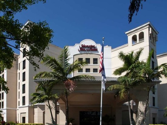 迈阿密多拉海豚购物中心欢朋套房酒店