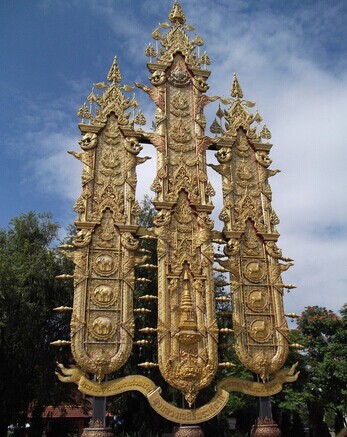孟莱王雕像