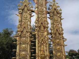 孟萊王雕像