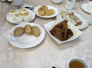 东汇海鲜火锅饭店