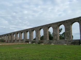 Agua de Prata Aqueduct